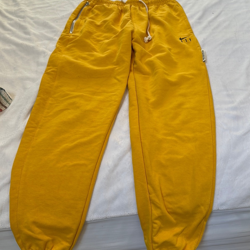 Brand new women’s Nike joggers size small